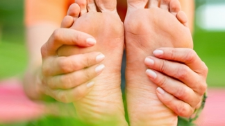 O nohy pečujte, abyste kuřím okům i bradavicím předešli