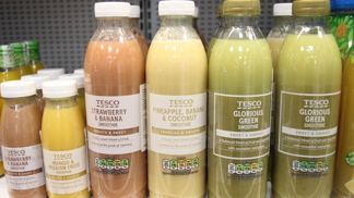 Čerstvé džusy a smoothie v novém, ekologičtějším obalu: Která firma chrání životní prostředí?