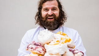 Josef Maršálek je mistr přes svatební dorty i jiné dezerty.