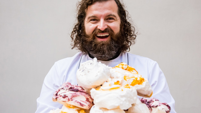 Josef Maršálek je mistr přes svatební dorty i jiné dezerty.