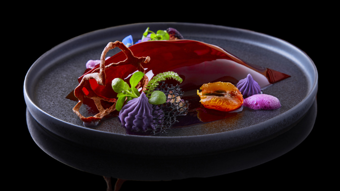 Z tohohle talíře jíte i očima.