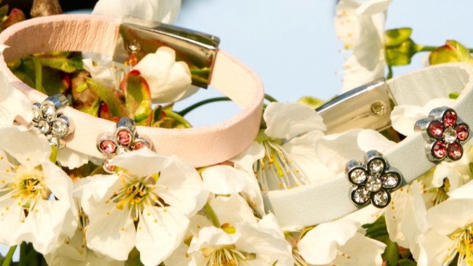 Májové náramky jsou vkusné, stylové a za skvělou cenu.