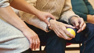 Dnes je Světový den Parkinsonovy nemoci: Proč byla nazývána „třaslavou obrnou“?
