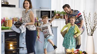 Velikonoční pečení je zábavou pro celou rodinu.