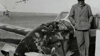 V roce 1935 se při pokusu o překonání rekordu na trase Paříž-Saigon nad Egyptem zřítil v 260ti kilometrové rychlosti do pouště