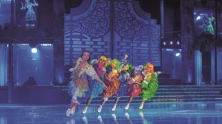 Pestré kostýmy jsou samozřejmostí