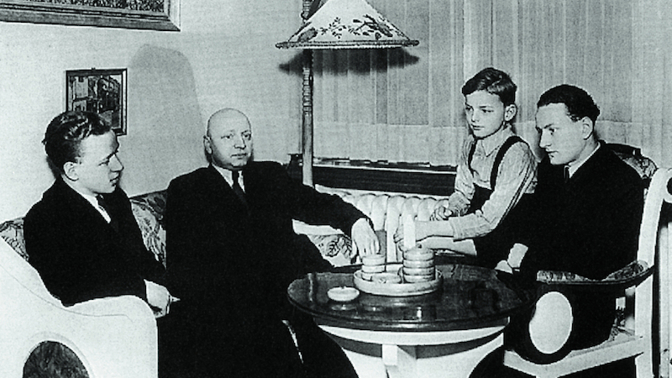 Moravec se svými syny.