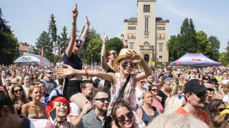 Nádherný bohnický areál se tento víkend opět stane dějištěm jednoho z našich nejpopulárnějších festivalů s názvem Mezi ploty.