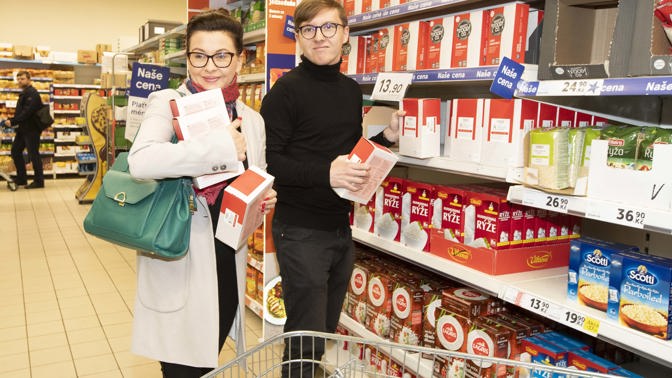 Známé tváře nakupovaly pro potřebné