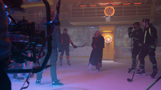 Módní policista Jakub Eliáš oblékl rozhodčí v hokejovém klipu Jägermeisteru