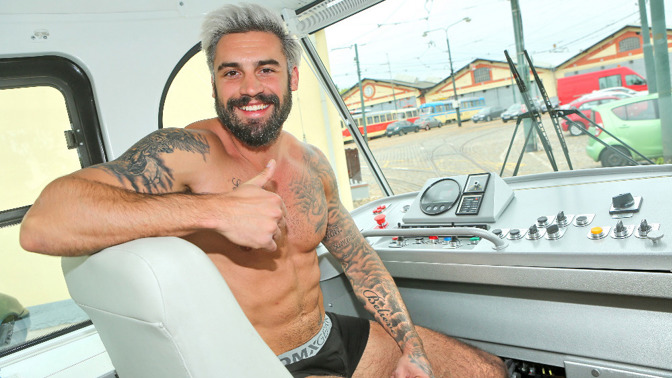Josef nafotil odvážné fotky v tramvaji T3