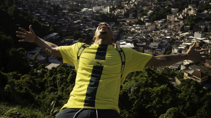 Ben Cristovao odcestoval do Brazílie pro nový videoklip Aleiaio