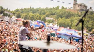 Putovní letní kulturní festival Hrady CZ letos představí špičku současné české a slovenské hudební scény.