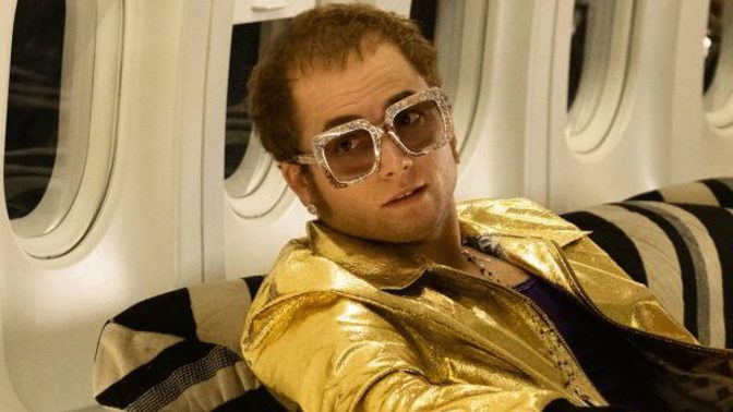 Ve filmu Rocketman uvidíte mládí pěvecké hvězdy