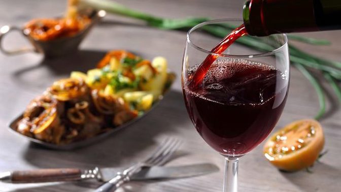 K jakému jídlu se hodí červené jídlo, k jakému bílé a k jakému bublinky?