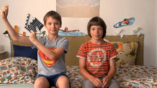 Představitelé hlavních postav Petr Šimčák (Tomáš) a Jan Maršál (Haris) ve filmu používali digitální zrcadlovky Nikon D5200 a Nikon D800