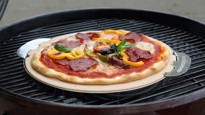 Na pizza kameni si můžete připravit dokonalou křupavou pizzu