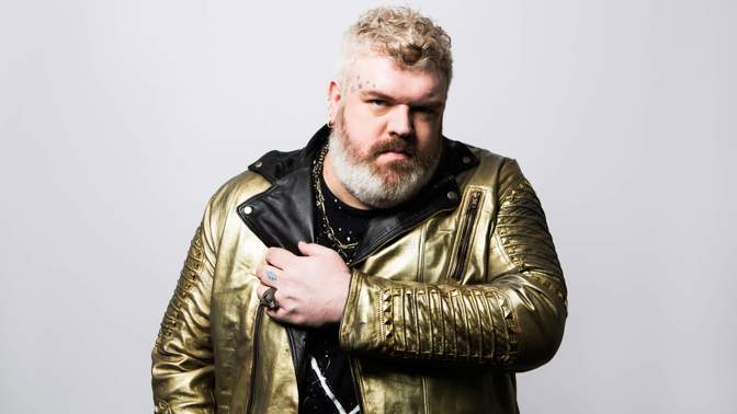 Nairn zazáří v pražském klubu Roxy