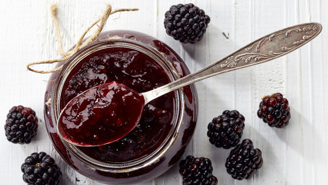 Ostružinovo-hruškový džem s ořechy