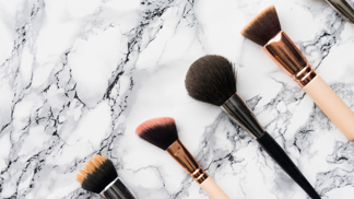 Kosmetický rádce: Proč používat na make-up štětce a proč je nutné je pravidelně prát