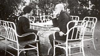 Rodinní příslušníci Masaryka vztahu nepřáli, zejména jeho dcera Alice Masaryková. 