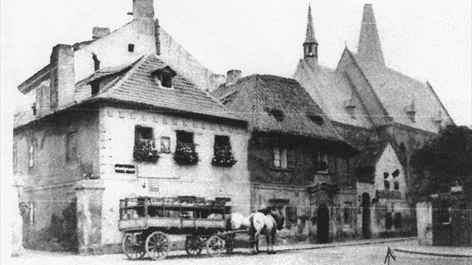 Protože byli často spojováni s přípravou různých léků a jedů, velmi rychle se uchytil název Jedová chýše.