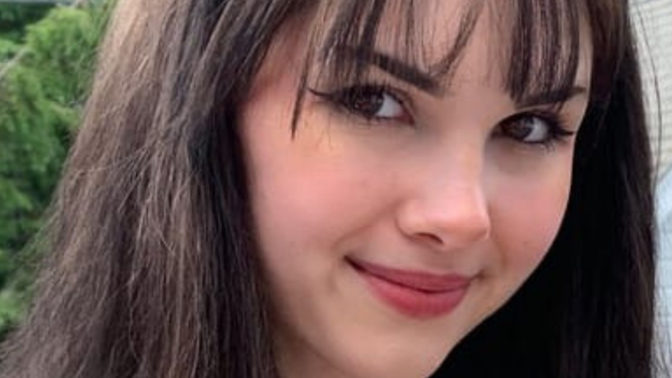 Snímky těla ubodané dívky sdílel její vrah na sociálních sítích, stále se je nedaří zcela odstranit. Redakce Lifee.cz je nezveřejňuje.