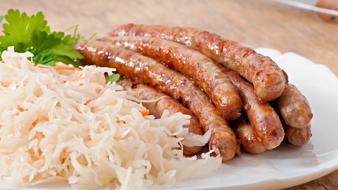 Jak správně grilovat klobásy: Marinujte je a nenařezávejte