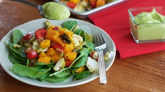 Pokud chcete ozvláštnit zeleninový salát, ideálním řešením je zálivka.