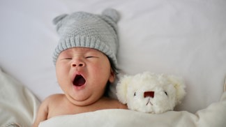Hladit po čelíčku směrem k nosu: Rady, jak utišit plačícího novorozence