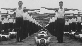 Hlavní cvičení byla na Strahově počátkem července 1938. Dominantní skladbou byla Pecháčkova Přísaha republice, při níž cvičilo na ploše Masarykova státního stadionu současně přes 30 000 sokolů.