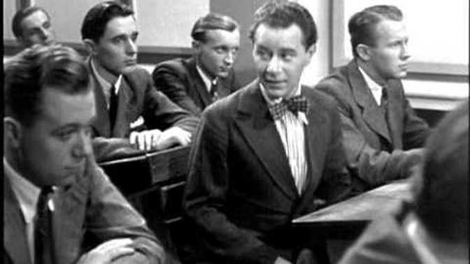 Ladislav Pešek opět exceluje v roli nezbedného studenta Kuklíka, který vymyslí nejednu lumpárnu