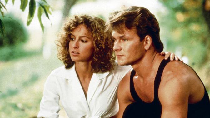 Začnou intenzivně trénovat a společné hodiny tance je natolik sblíží, že jejich vztah přeroste v lásku. 