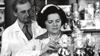 V roce 1976 byla zvolena do ÚV KSČ a stala se také předsedkyní nově vzniklého Svazu českých dramatických umělců, kterou zůstala až do jeho zániku v roce 1990.