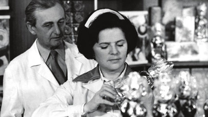 V roce 1976 byla zvolena do ÚV KSČ a stala se také předsedkyní nově vzniklého Svazu českých dramatických umělců, kterou zůstala až do jeho zániku v roce 1990.