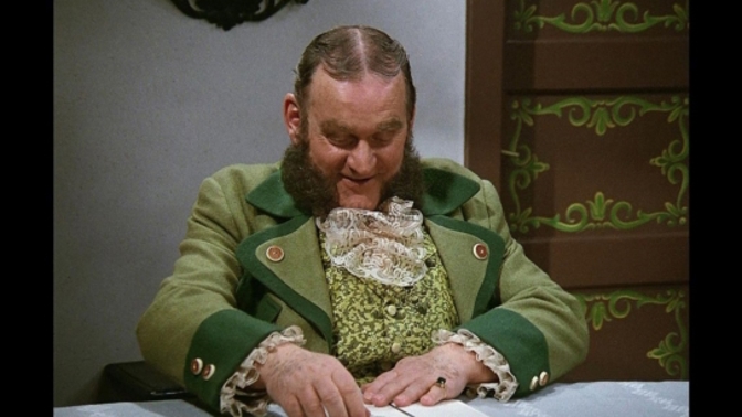 Ilja Prachař byl členem Komunistické strany. V listopadu 1989 pronesl na Letné projev jako zástupce herců z Divadla na Vinohradech.