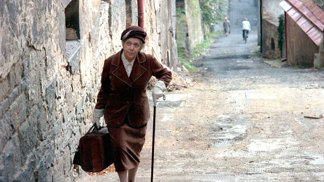 Film Zámek v Čechách: Jiřina Jirásková jako hraběnka, kterou chce zlikvidovat nová dělnická vláda