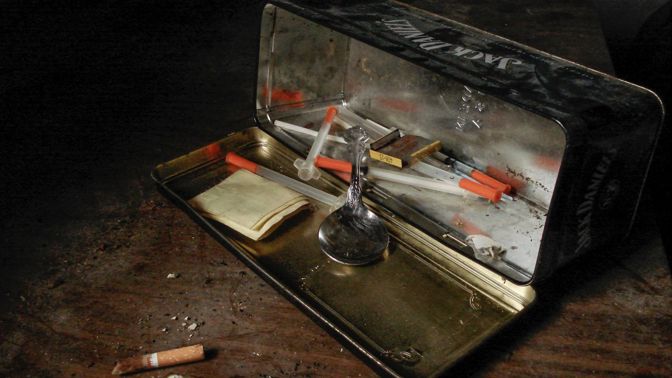 20 % Čechů alespoň jednou ročně užívá drogy, od srpna jim pomůže nová poradenská služba