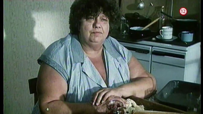 A tak si Škopkovi a Konopníkovi vyřizují mezi svými dětmi tu záležitost. Maruš sežene napřed pro Blaženu tlustého Josefa a pak doktora Karla Kroupu.