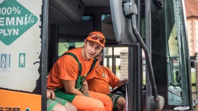 VIDEO: Jakub Štáfek popelářem! Jak mu to šlo?