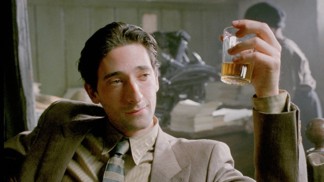 Pianista: Adrien Brody obětoval pro svou roli doslova vše. Film se navíc točil na jednom z nejtragičtějších míst světa