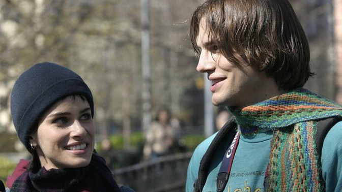 Něco jako láska je romantická komedie z roku 2005 o osudu, spojení a tenké linii mezi příležitostným přátelstvím a láskou až za hrob.