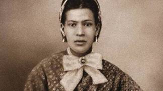 Marie Laveau (10. září 1801 až 15. června 1881) byla kreolská praktikantka voodoo. Patřila mezi nejvlivnější osoby New Orleans, říkalo se jí "královna voodoo". 