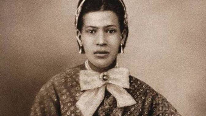 Marie Laveau (10. září 1801 až 15. června 1881) byla kreolská praktikantka voodoo. Patřila mezi nejvlivnější osoby New Orleans, říkalo se jí "královna voodoo".