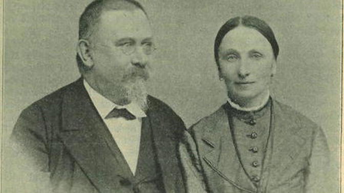 Josefa Náprstková, rozená Křížková byla manželka a pomocnice Vojtěcha Náprstka, zakladatelka rozsáhlé sbírky lidové výšivky, členka mnoha spolků a zakládající členka Amerického klubu dam.