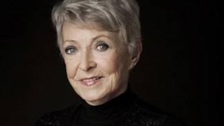 Po jeho smrti dne 31. srpna 2000 jí nebyla prodloužena smlouva s Divadlem na Vinohradech a působila hlavně v televizi a filmu.