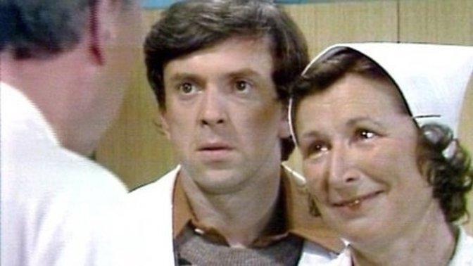 Nina Popelíková byla česká herečka, manželka herce Oty Sklenčky. Po své matce, se kterou se její otec seznámil jakožto československý legionář a vojenský stavitel v ruském Vladivostoku, byla ruské národnosti. 