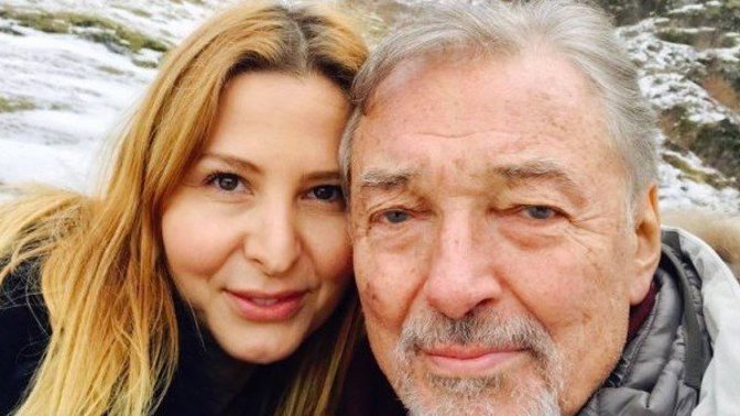 Dnes 2.10. 2019 nás opustil velký muž, zemřel zpěvák Karel Gott.