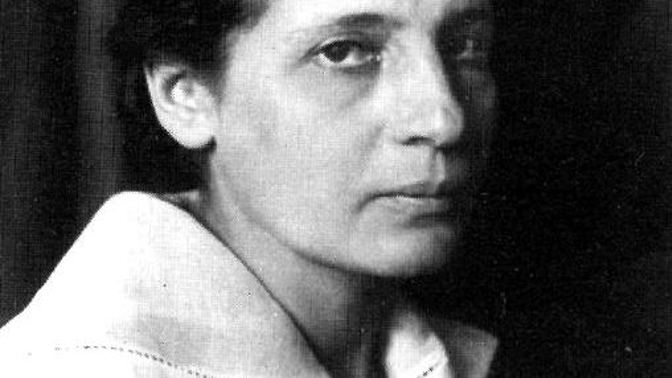 Lise Meitner byla významná rakouská fyzička působící v oboru jaderné fyziky a radioaktivity.