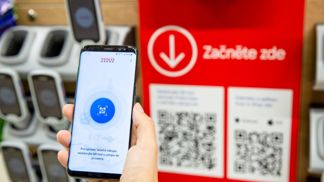 Ve 45 obchodech Tesco již můžete za nákup zaplatit mobilem